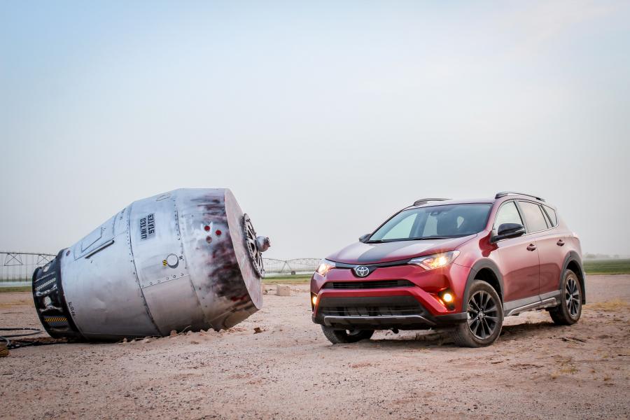  Toyota RAV4 Adventure 2017 года  (NA) (фото 21 из 21)